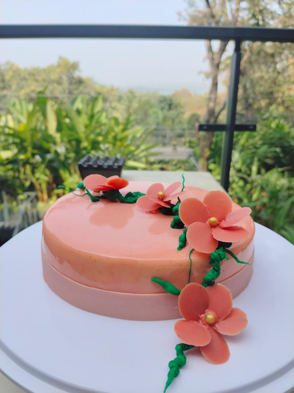 customized raspberry cake
